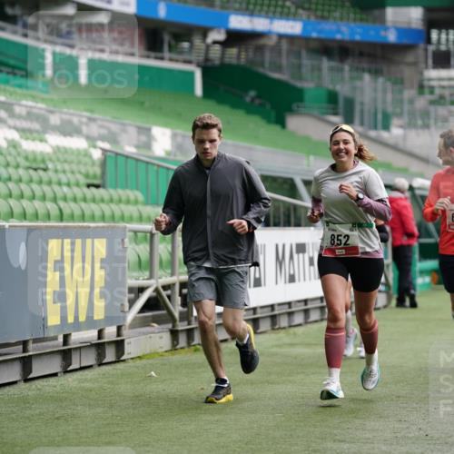 05.10.2025 - 20. swb-Marathon Bremen Michael Burmester http://msf.ph/oto/9325742 05.10.2025 12:45:45 Laufen im Stadion 349, 649, 852, 943, 1055, 1091, 1146, 1307, 1790, 1883, 2545, 3197, 3218, 3807, 4786, 5132, 5588, 6150, 7028, 7440, 7526, 8747, 8828, 109, 819, 1631, 2666, 2719, 3327, 3342, 4358, 4571, 6302, 6996, 8828, 9130 meine-sportfotos.de
