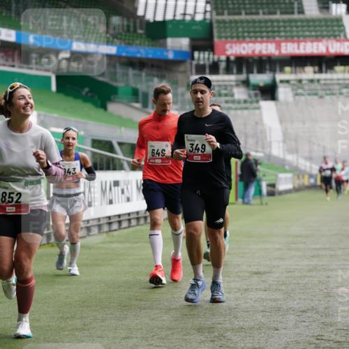 05.10.2025 - 20. swb-Marathon Bremen Michael Burmester http://msf.ph/oto/9325759 05.10.2025 12:45:47 Laufen im Stadion 349, 649, 852, 943, 1055, 1091, 1146, 1307, 1790, 1883, 2545, 3197, 3218, 3807, 4786, 5132, 5588, 6150, 7028, 7440, 7526, 8747, 109, 819, 1631, 2666, 2719, 3327, 3342, 4358, 4571, 6302, 6996, 8828, 9130 meine-sportfotos.de
