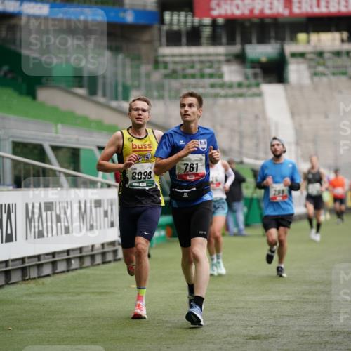 05.10.2025 - 20. swb-Marathon Bremen Michael Burmester http://msf.ph/oto/9325762 05.10.2025 12:36:20 Laufen im Stadion 298, 343, 482, 735, 761, 902, 1212, 1231, 1640, 1837, 3198, 3891, 7854, 8099, 8321, 8613, 1000, 2838 meine-sportfotos.de