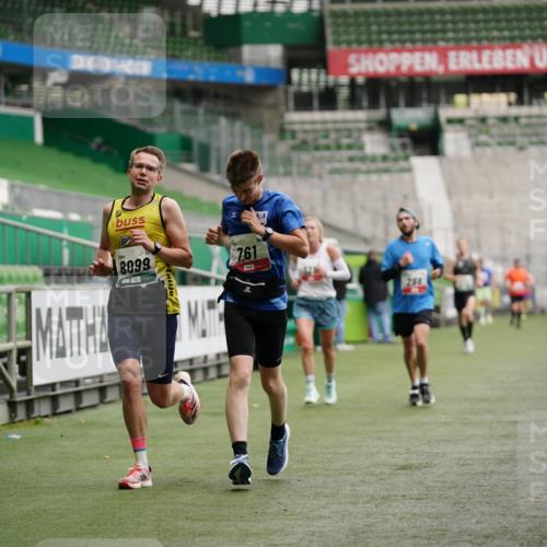 05.10.2025 - 20. swb-Marathon Bremen Michael Burmester http://msf.ph/oto/9325766 05.10.2025 12:36:21 Laufen im Stadion 298, 343, 482, 735, 761, 902, 1212, 1231, 1640, 1837, 3198, 3891, 7854, 8099, 8321, 8613, 1000, 2838 meine-sportfotos.de
