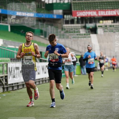 05.10.2025 - 20. swb-Marathon Bremen Michael Burmester http://msf.ph/oto/9325770 05.10.2025 12:36:21 Laufen im Stadion 298, 343, 482, 735, 761, 902, 1212, 1231, 1640, 1837, 3198, 3891, 7854, 8099, 8321, 8613, 1000, 2838 meine-sportfotos.de
