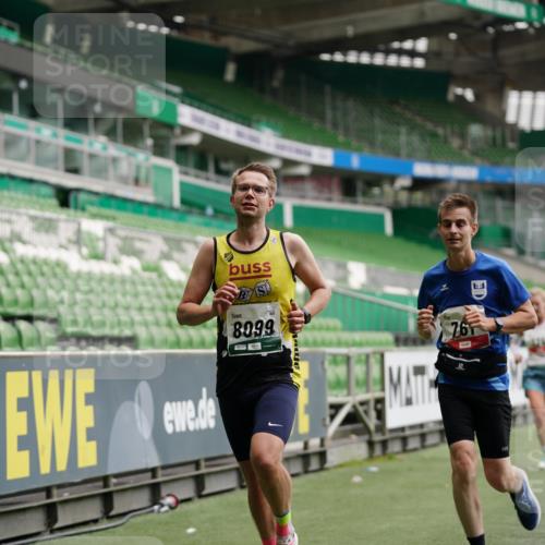 05.10.2025 - 20. swb-Marathon Bremen Michael Burmester http://msf.ph/oto/9325773 05.10.2025 12:36:23 Laufen im Stadion 298, 343, 482, 735, 761, 902, 1212, 1231, 1640, 1837, 2186, 3198, 3891, 5625, 7854, 8099, 8321, 8613, 1000, 2838 meine-sportfotos.de