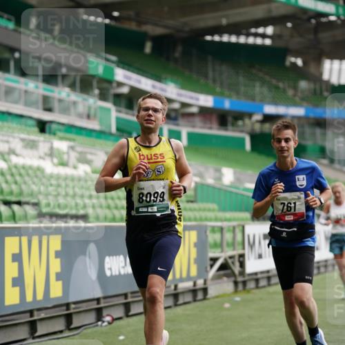 05.10.2025 - 20. swb-Marathon Bremen Michael Burmester http://msf.ph/oto/9325777 05.10.2025 12:36:23 Laufen im Stadion 298, 343, 482, 735, 761, 902, 1212, 1231, 1640, 1837, 2186, 3198, 3891, 5625, 7854, 8099, 8321, 8613, 1000, 2838 meine-sportfotos.de