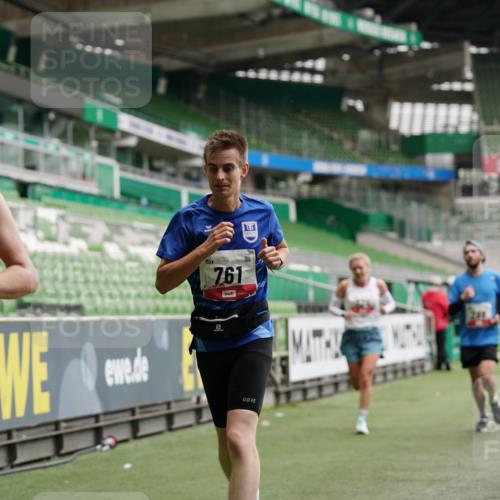 05.10.2025 - 20. swb-Marathon Bremen Michael Burmester http://msf.ph/oto/9325781 05.10.2025 12:36:24 Laufen im Stadion 298, 343, 482, 735, 761, 902, 1212, 1231, 1640, 1837, 1907, 2186, 3198, 3891, 5625, 7854, 8099, 8321, 8613, 1000, 2838 meine-sportfotos.de