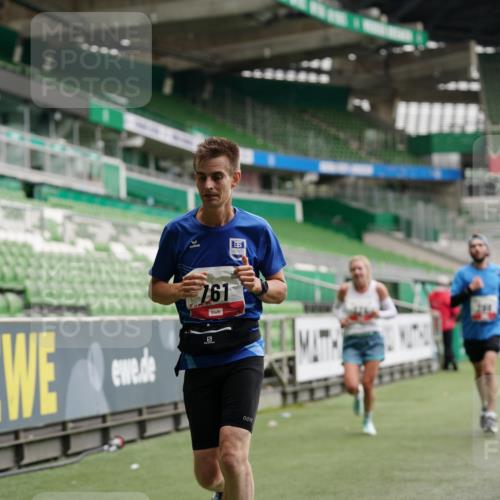 05.10.2025 - 20. swb-Marathon Bremen Michael Burmester http://msf.ph/oto/9325783 05.10.2025 12:36:24 Laufen im Stadion 298, 343, 482, 735, 761, 902, 1212, 1231, 1640, 1837, 1907, 2186, 3198, 3891, 5625, 7854, 8099, 8321, 8613, 1000, 2838 meine-sportfotos.de