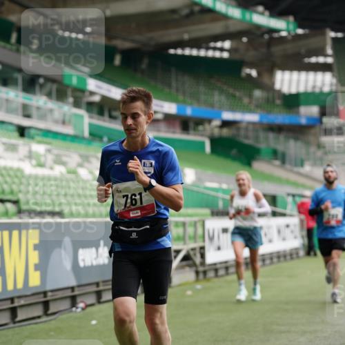 05.10.2025 - 20. swb-Marathon Bremen Michael Burmester http://msf.ph/oto/9325785 05.10.2025 12:36:24 Laufen im Stadion 298, 343, 482, 735, 761, 902, 1212, 1231, 1640, 1837, 1907, 2186, 3198, 3891, 5625, 7854, 8099, 8321, 8613, 1000, 2838 meine-sportfotos.de