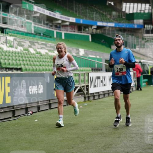 05.10.2025 - 20. swb-Marathon Bremen Michael Burmester http://msf.ph/oto/9325789 05.10.2025 12:36:25 Laufen im Stadion 298, 343, 482, 735, 761, 902, 1212, 1231, 1640, 1837, 1907, 2186, 3198, 3891, 5625, 7854, 8099, 8321, 8613, 1000, 2838, 8613 meine-sportfotos.de