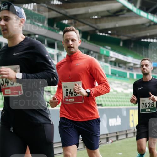 05.10.2025 - 20. swb-Marathon Bremen Michael Burmester http://msf.ph/oto/9325793 05.10.2025 12:45:51 Laufen im Stadion 349, 649, 852, 943, 1091, 1146, 1307, 1790, 1883, 2228, 2545, 3197, 3807, 4786, 5132, 5588, 6150, 7028, 7440, 7526, 8747, 109, 1055, 1631, 2666, 2719, 3218, 3327, 3342, 4571, 6302, 6996, 8828, 9130 meine-sportfotos.de