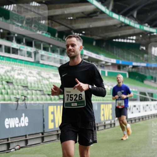 05.10.2025 - 20. swb-Marathon Bremen Michael Burmester http://msf.ph/oto/9325801 05.10.2025 12:45:52 Laufen im Stadion 349, 649, 852, 943, 1091, 1146, 1307, 1790, 1883, 2228, 2545, 3197, 3807, 4274, 4786, 5132, 5588, 6150, 7028, 7440, 7526, 8747, 109, 1055, 1631, 2666, 2719, 3218, 3327, 3342, 4571, 6302, 6996, 8828, 9130 meine-sportfotos.de