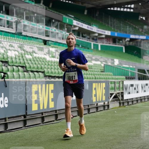 05.10.2025 - 20. swb-Marathon Bremen Michael Burmester http://msf.ph/oto/9325805 05.10.2025 12:45:53 Laufen im Stadion 349, 649, 852, 943, 1091, 1146, 1307, 1790, 1883, 2228, 2545, 3197, 3807, 4274, 4786, 5132, 5588, 6150, 7028, 7440, 7526, 8747, 109, 1055, 1631, 2666, 2719, 3218, 3327, 3342, 4571, 6302, 6996, 8828, 9130 meine-sportfotos.de