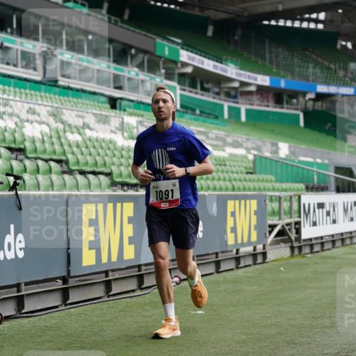 05.10.2025 - 20. swb-Marathon Bremen Michael Burmester http://msf.ph/oto/9325807 05.10.2025 12:45:53 Laufen im Stadion 349, 649, 852, 943, 1091, 1146, 1307, 1790, 1883, 2228, 2545, 3197, 3807, 4274, 4786, 5132, 5588, 6150, 7028, 7440, 7526, 8747, 109, 1055, 1631, 2666, 2719, 3218, 3327, 3342, 4571, 6302, 6996, 8828, 9130 meine-sportfotos.de