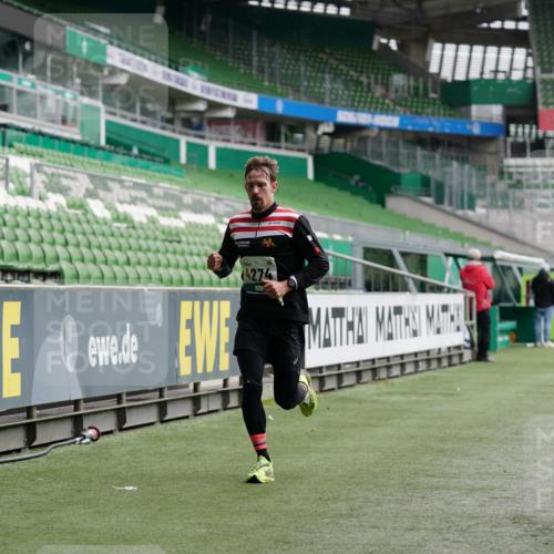 05.10.2025 - 20. swb-Marathon Bremen Michael Burmester http://msf.ph/oto/9325809 05.10.2025 12:46:01 Laufen im Stadion 256, 281, 349, 649, 852, 943, 1091, 1146, 1307, 1883, 2163, 2228, 2545, 3197, 3807, 4274, 4617, 4786, 5132, 5588, 6150, 6849, 7028, 7440, 7526, 1055, 1790, 3218, 3327, 4571, 6996, 8747, 8828, 9130 meine-sportfotos.de