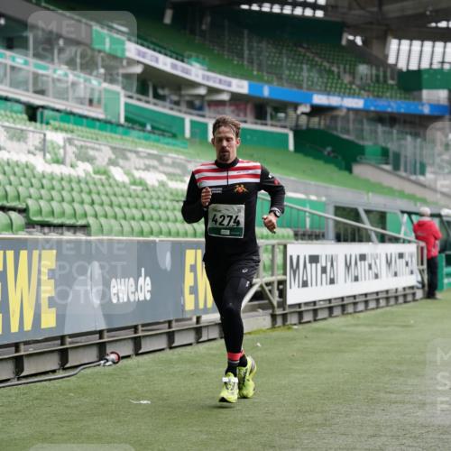 05.10.2025 - 20. swb-Marathon Bremen Michael Burmester http://msf.ph/oto/9325813 05.10.2025 12:46:02 Laufen im Stadion 256, 281, 349, 649, 852, 943, 1091, 1146, 1307, 1883, 2163, 2228, 2545, 3197, 3381, 3807, 4274, 4617, 4786, 5132, 5588, 6150, 6849, 7028, 7440, 7526, 1055, 1790, 3218, 3327, 4571, 6996, 8747, 8828, 9130 meine-sportfotos.de