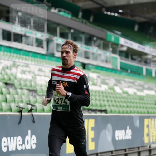 05.10.2025 - 20. swb-Marathon Bremen Michael Burmester http://msf.ph/oto/9325817 05.10.2025 12:46:03 Laufen im Stadion 256, 281, 349, 649, 852, 943, 1091, 1146, 1307, 1883, 2163, 2228, 2276, 2545, 2585, 3197, 3381, 3807, 4274, 4617, 4786, 5132, 5588, 6150, 6849, 7028, 7440, 7526, 7675, 1055, 1790, 3218, 4571, 6996, 8747, 8828, 9130 meine-sportfotos.de