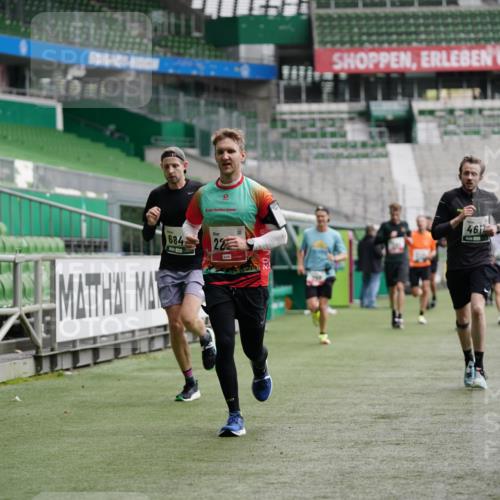 05.10.2025 - 20. swb-Marathon Bremen Michael Burmester http://msf.ph/oto/9325821 05.10.2025 12:46:06 Laufen im Stadion 256, 281, 349, 649, 852, 943, 1091, 1146, 1307, 2163, 2228, 2276, 2545, 2585, 3197, 3381, 3807, 4274, 4617, 4786, 5132, 5588, 6150, 6849, 7028, 7440, 7526, 7675, 1055, 1146, 1790, 1883, 3197, 3218, 8747 meine-sportfotos.de