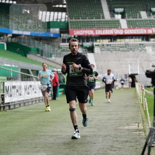 05.10.2025 - 20. swb-Marathon Bremen Michael Burmester http://msf.ph/oto/9325831 05.10.2025 12:46:08 Laufen im Stadion 256, 281, 349, 649, 852, 943, 1091, 1307, 2163, 2228, 2276, 2545, 2585, 3381, 3807, 4274, 4617, 4786, 5132, 5588, 6150, 6849, 7028, 7440, 7526, 7675, 1055, 1146, 1790, 1883, 3197, 3218, 6150, 8747 meine-sportfotos.de