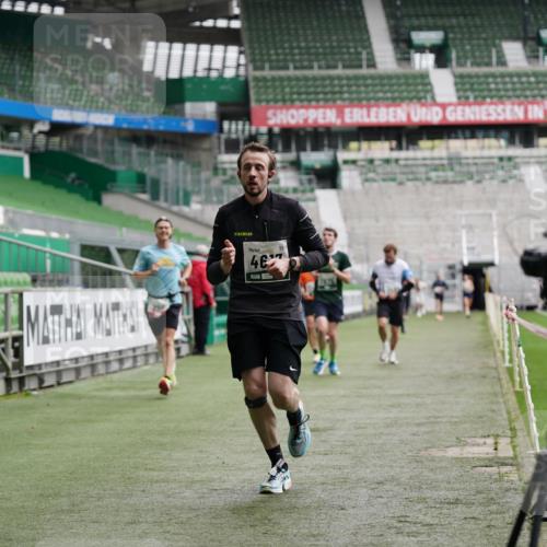 05.10.2025 - 20. swb-Marathon Bremen Michael Burmester http://msf.ph/oto/9325833 05.10.2025 12:46:08 Laufen im Stadion 256, 281, 349, 649, 852, 943, 1091, 1307, 2163, 2228, 2276, 2545, 2585, 3381, 3807, 4274, 4617, 4786, 5132, 5588, 6150, 6849, 7028, 7440, 7526, 7675, 1055, 1146, 1790, 1883, 3197, 3218, 6150, 8747 meine-sportfotos.de