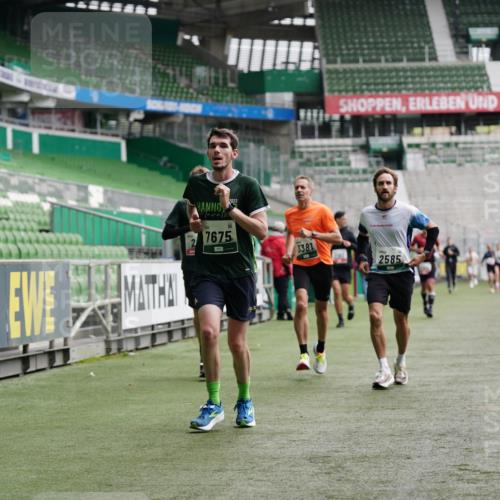 05.10.2025 - 20. swb-Marathon Bremen Michael Burmester http://msf.ph/oto/9325845 05.10.2025 12:46:13 Laufen im Stadion 256, 281, 349, 649, 852, 943, 1091, 1307, 2163, 2228, 2276, 2545, 2585, 3054, 3381, 3807, 4274, 4617, 4786, 5132, 5588, 6849, 7028, 7440, 7526, 7675, 1146, 1790, 1883, 3197, 6150, 7440, 8747 meine-sportfotos.de