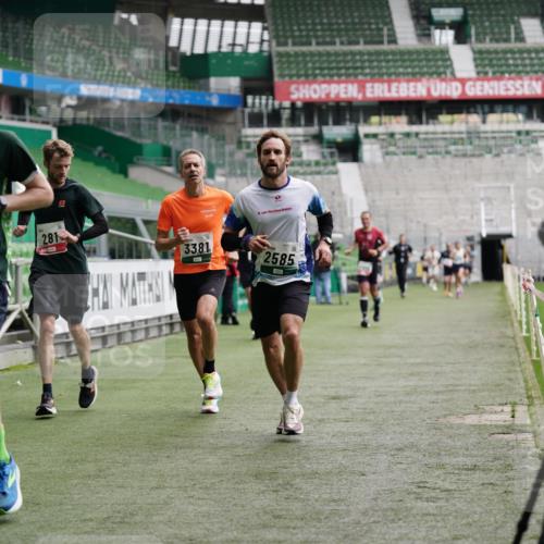 05.10.2025 - 20. swb-Marathon Bremen Michael Burmester http://msf.ph/oto/9325849 05.10.2025 12:46:14 Laufen im Stadion 256, 281, 349, 649, 852, 891, 943, 1091, 1307, 2163, 2228, 2276, 2545, 2585, 3054, 3381, 3807, 4274, 4617, 4786, 5132, 5588, 6849, 7028, 7526, 7675, 1146, 1790, 1883, 3197, 6150, 7440, 8747 meine-sportfotos.de