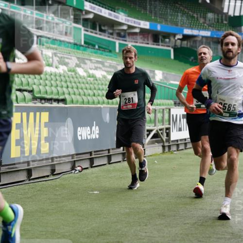 05.10.2025 - 20. swb-Marathon Bremen Michael Burmester http://msf.ph/oto/9325853 05.10.2025 12:46:15 Laufen im Stadion 256, 281, 349, 649, 852, 891, 943, 1091, 1307, 2163, 2228, 2276, 2545, 2585, 3054, 3381, 3807, 4274, 4617, 4786, 5132, 5588, 6849, 7028, 7526, 7675, 1146, 1790, 1883, 3197, 4786, 6150, 7440, 8747 meine-sportfotos.de
