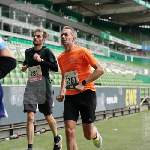 05.10.2025 - 20. swb-Marathon Bremen Michael Burmester http://msf.ph/oto/9325859 05.10.2025 12:46:16 Laufen im Stadion 256, 281, 349, 649, 852, 891, 943, 1091, 1307, 2163, 2228, 2276, 2545, 2585, 3054, 3381, 3807, 4274, 4617, 4758, 5132, 5588, 6849, 7028, 7526, 7675, 1146, 1790, 1883, 3197, 4786, 6150, 7440, 8747 meine-sportfotos.de