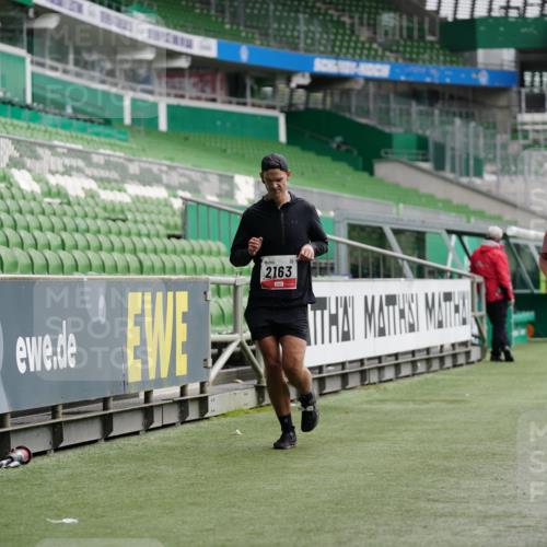 05.10.2025 - 20. swb-Marathon Bremen Michael Burmester http://msf.ph/oto/9325861 05.10.2025 12:46:18 Laufen im Stadion 256, 281, 349, 649, 852, 891, 943, 1091, 1246, 1307, 2163, 2228, 2276, 2545, 2585, 3054, 3084, 3381, 3807, 4274, 4617, 4758, 5132, 5588, 6849, 7028, 7526, 7675, 1146, 1883, 3197, 4786, 6150, 7440 meine-sportfotos.de