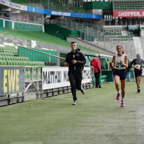 05.10.2025 - 20. swb-Marathon Bremen Michael Burmester http://msf.ph/oto/9325877 05.10.2025 12:46:27 Laufen im Stadion 256, 281, 609, 649, 852, 891, 943, 1091, 1246, 1307, 1521, 2163, 2228, 2276, 2545, 2585, 3054, 3084, 3381, 4274, 4617, 4758, 4848, 6849, 7028, 7526, 7583, 7675, 349, 3807, 4786, 5132, 5588, 6150, 7028, 7440 meine-sportfotos.de