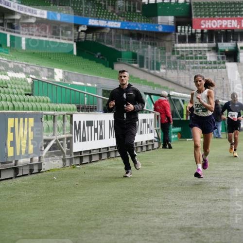 05.10.2025 - 20. swb-Marathon Bremen Michael Burmester http://msf.ph/oto/9325879 05.10.2025 12:46:27 Laufen im Stadion 256, 281, 609, 649, 852, 891, 943, 1091, 1246, 1307, 1521, 2163, 2228, 2276, 2545, 2585, 3054, 3084, 3381, 4274, 4617, 4758, 4848, 6849, 7028, 7526, 7583, 7675, 349, 3807, 4786, 5132, 5588, 6150, 7028, 7440 meine-sportfotos.de