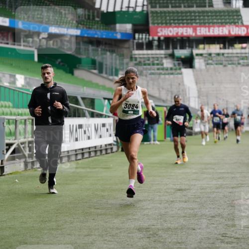 05.10.2025 - 20. swb-Marathon Bremen Michael Burmester http://msf.ph/oto/9325883 05.10.2025 12:46:28 Laufen im Stadion 256, 281, 609, 649, 852, 891, 943, 1091, 1246, 1307, 1521, 2163, 2228, 2276, 2545, 2585, 3054, 3084, 3381, 4274, 4617, 4758, 4848, 6849, 7526, 7583, 7675, 349, 3807, 4786, 5132, 5588, 6150, 7028, 7440 meine-sportfotos.de
