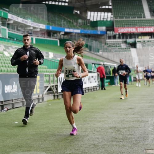 05.10.2025 - 20. swb-Marathon Bremen Michael Burmester http://msf.ph/oto/9325891 05.10.2025 12:46:29 Laufen im Stadion 256, 281, 609, 649, 852, 891, 943, 1091, 1246, 1307, 1521, 2163, 2228, 2276, 2545, 2585, 3054, 3084, 3381, 4274, 4617, 4758, 4848, 6849, 7526, 7583, 7675, 349, 649, 852, 1307, 3807, 4786, 5132, 5588, 7028, 7440 meine-sportfotos.de