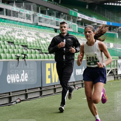 05.10.2025 - 20. swb-Marathon Bremen Michael Burmester http://msf.ph/oto/9325893 05.10.2025 12:46:30 Laufen im Stadion 256, 281, 609, 891, 943, 1091, 1246, 1521, 2163, 2228, 2276, 2545, 2585, 3054, 3084, 3381, 4274, 4617, 4758, 4848, 6849, 7526, 7583, 7675, 349, 649, 852, 943, 1307, 3807, 4786, 5132, 5588, 7028, 7440 meine-sportfotos.de