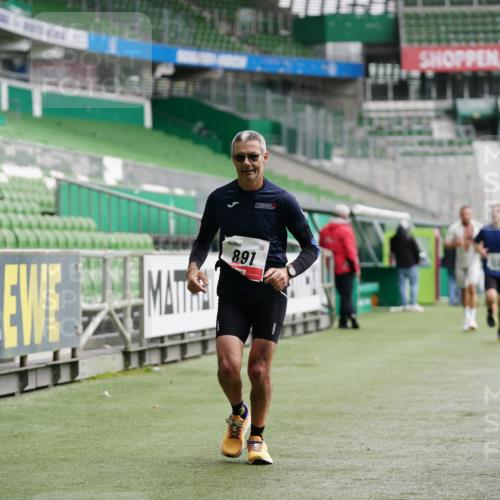 05.10.2025 - 20. swb-Marathon Bremen Michael Burmester http://msf.ph/oto/9325897 05.10.2025 12:46:33 Laufen im Stadion 256, 281, 609, 818, 891, 1091, 1246, 1521, 2163, 2228, 2276, 2585, 3054, 3084, 3381, 4274, 4617, 4758, 4848, 6849, 7526, 7583, 7675, 349, 649, 852, 943, 1307, 2545, 3807, 4786, 5132, 5588, 7028, 7440 meine-sportfotos.de