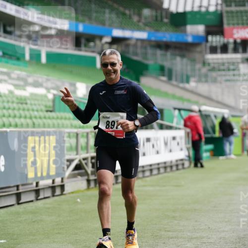05.10.2025 - 20. swb-Marathon Bremen Michael Burmester http://msf.ph/oto/9325899 05.10.2025 12:46:34 Laufen im Stadion 256, 281, 609, 818, 891, 1091, 1246, 1521, 2163, 2228, 2276, 2585, 3054, 3084, 3381, 4274, 4617, 4758, 4848, 6849, 7526, 7583, 7675, 349, 649, 852, 943, 1091, 1307, 2545, 3807, 4786, 5132, 5588, 7028 meine-sportfotos.de
