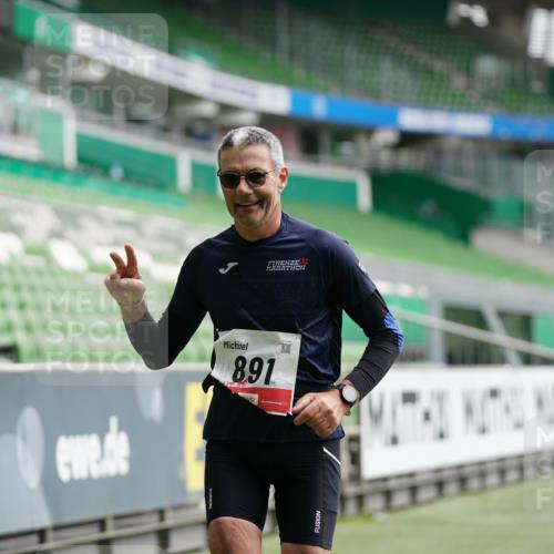 05.10.2025 - 20. swb-Marathon Bremen Michael Burmester http://msf.ph/oto/9325903 05.10.2025 12:46:35 Laufen im Stadion 256, 281, 609, 818, 891, 1246, 1521, 2163, 2228, 2276, 2585, 3054, 3084, 3381, 4274, 4617, 4758, 4848, 6849, 7526, 7583, 7675, 349, 649, 852, 943, 1091, 1307, 2545, 3807, 4786, 5132, 5588, 7028, 7526 meine-sportfotos.de