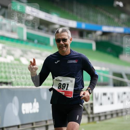 05.10.2025 - 20. swb-Marathon Bremen Michael Burmester http://msf.ph/oto/9325905 05.10.2025 12:46:35 Laufen im Stadion 256, 281, 609, 818, 891, 1246, 1521, 2163, 2228, 2276, 2585, 3054, 3084, 3381, 4274, 4617, 4758, 4848, 6849, 7526, 7583, 7675, 349, 649, 852, 943, 1091, 1307, 2545, 3807, 4786, 5132, 5588, 7028, 7526 meine-sportfotos.de
