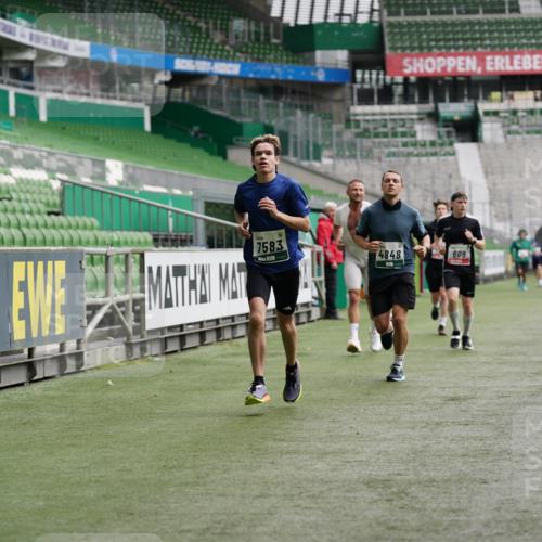 05.10.2025 - 20. swb-Marathon Bremen Michael Burmester http://msf.ph/oto/9325909 05.10.2025 12:46:38 Laufen im Stadion 256, 281, 502, 545, 609, 818, 862, 891, 1246, 1521, 2163, 2228, 2276, 2585, 3054, 3084, 3381, 4274, 4617, 4758, 4848, 6849, 7583, 7675, 349, 649, 852, 943, 1091, 1307, 2545, 3807, 5132, 5588, 7028, 7526 meine-sportfotos.de