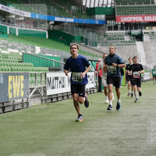 05.10.2025 - 20. swb-Marathon Bremen Michael Burmester http://msf.ph/oto/9325913 05.10.2025 12:46:38 Laufen im Stadion 256, 281, 502, 545, 609, 818, 862, 891, 1246, 1521, 2163, 2228, 2276, 2585, 3054, 3084, 3381, 4274, 4617, 4758, 4848, 6849, 7583, 7675, 349, 649, 852, 943, 1091, 1307, 2545, 3807, 5132, 5588, 7028, 7526 meine-sportfotos.de