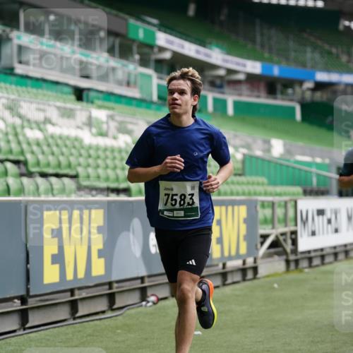 05.10.2025 - 20. swb-Marathon Bremen Michael Burmester http://msf.ph/oto/9325915 05.10.2025 12:46:40 Laufen im Stadion 223, 256, 281, 502, 545, 609, 818, 862, 891, 1246, 1521, 2163, 2228, 2276, 2585, 3054, 3084, 3381, 4274, 4617, 4758, 4848, 6295, 6849, 7583, 7675, 349, 649, 852, 943, 1091, 1307, 2545, 3807, 5132, 5588, 7028, 7526 meine-sportfotos.de