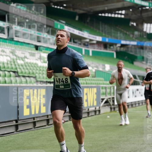 05.10.2025 - 20. swb-Marathon Bremen Michael Burmester http://msf.ph/oto/9325927 05.10.2025 12:46:42 Laufen im Stadion 223, 256, 281, 502, 545, 609, 818, 862, 891, 1246, 1521, 2163, 2228, 2276, 2585, 3054, 3084, 3381, 4274, 4617, 4758, 4848, 6295, 6849, 7583, 7675, 349, 649, 852, 943, 1091, 1307, 2545, 3807, 5588, 7028, 7526 meine-sportfotos.de