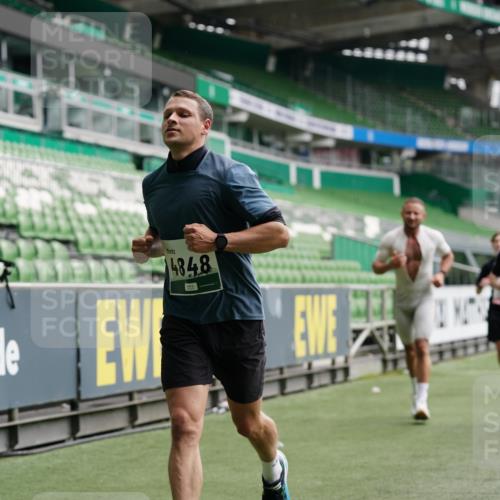 05.10.2025 - 20. swb-Marathon Bremen Michael Burmester http://msf.ph/oto/9325929 05.10.2025 12:46:42 Laufen im Stadion 223, 256, 281, 502, 545, 609, 818, 862, 891, 1246, 1521, 2163, 2228, 2276, 2585, 3054, 3084, 3381, 4274, 4617, 4758, 4848, 6295, 6849, 7583, 7675, 349, 649, 852, 943, 1091, 1307, 2545, 3807, 5588, 7028, 7526 meine-sportfotos.de