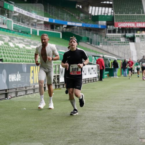 05.10.2025 - 20. swb-Marathon Bremen Michael Burmester http://msf.ph/oto/9325931 05.10.2025 12:46:43 Laufen im Stadion 223, 256, 281, 502, 545, 609, 818, 862, 891, 1246, 1521, 2163, 2228, 2276, 2585, 3054, 3084, 3381, 4274, 4617, 4758, 4848, 6295, 6849, 7583, 7675, 349, 649, 852, 943, 1091, 1307, 2545, 3807, 5588, 7028, 7526 meine-sportfotos.de