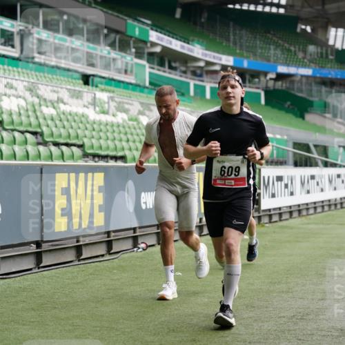 05.10.2025 - 20. swb-Marathon Bremen Michael Burmester http://msf.ph/oto/9325937 05.10.2025 12:46:44 Laufen im Stadion 223, 256, 281, 502, 545, 609, 818, 862, 891, 1246, 1521, 2163, 2228, 2276, 2585, 3054, 3084, 3381, 4274, 4617, 4758, 4848, 6295, 6849, 7583, 7675, 349, 649, 852, 943, 1091, 1307, 2545, 3807, 7028, 7526 meine-sportfotos.de