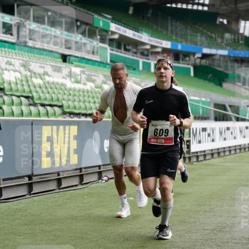 05.10.2025 - 20. swb-Marathon Bremen Michael Burmester http://msf.ph/oto/9325939 05.10.2025 12:46:44 Laufen im Stadion 223, 256, 281, 502, 545, 609, 818, 862, 891, 1246, 1521, 2163, 2228, 2276, 2585, 3054, 3084, 3381, 4274, 4617, 4758, 4848, 6295, 6849, 7583, 7675, 349, 649, 852, 943, 1091, 1307, 2545, 3807, 7028, 7526 meine-sportfotos.de