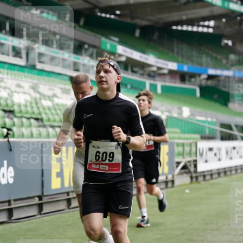 05.10.2025 - 20. swb-Marathon Bremen Michael Burmester http://msf.ph/oto/9325941 05.10.2025 12:46:44 Laufen im Stadion 223, 256, 281, 502, 545, 609, 818, 862, 891, 1246, 1521, 2163, 2228, 2276, 2585, 3054, 3084, 3381, 4274, 4617, 4758, 4848, 6295, 6849, 7583, 7675, 349, 649, 852, 943, 1091, 1307, 2545, 3807, 7028, 7526 meine-sportfotos.de