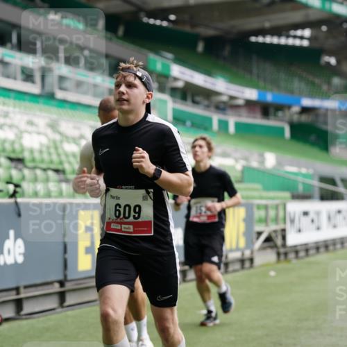 05.10.2025 - 20. swb-Marathon Bremen Michael Burmester http://msf.ph/oto/9325943 05.10.2025 12:46:45 Laufen im Stadion 223, 256, 281, 502, 505, 545, 609, 818, 862, 891, 1246, 1521, 2163, 2228, 2276, 2585, 3054, 3084, 3381, 4274, 4617, 4758, 4848, 6295, 6849, 7583, 7675, 649, 852, 943, 1091, 1307, 2545, 3807, 7028, 7526 meine-sportfotos.de