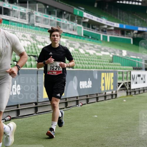05.10.2025 - 20. swb-Marathon Bremen Michael Burmester http://msf.ph/oto/9325953 05.10.2025 12:46:45 Laufen im Stadion 223, 256, 281, 502, 505, 545, 609, 818, 862, 891, 1246, 1521, 2163, 2228, 2276, 2585, 3054, 3084, 3381, 4274, 4617, 4758, 4848, 6295, 6849, 7583, 7675, 649, 852, 943, 1091, 1307, 2545, 3807, 7028, 7526 meine-sportfotos.de