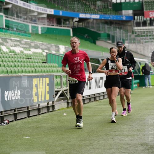05.10.2025 - 20. swb-Marathon Bremen Michael Burmester http://msf.ph/oto/9325968 05.10.2025 12:46:52 Laufen im Stadion 223, 256, 265, 281, 502, 505, 545, 609, 818, 862, 891, 1246, 1521, 1635, 2163, 2276, 2585, 2939, 3054, 3084, 3381, 4274, 4617, 4758, 4848, 4966, 4988, 6295, 6849, 7583, 7675, 1091, 2228, 2545, 4274, 7526 meine-sportfotos.de