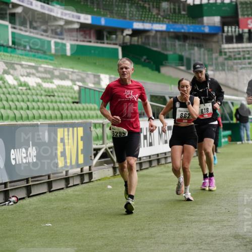 05.10.2025 - 20. swb-Marathon Bremen Michael Burmester http://msf.ph/oto/9325972 05.10.2025 12:46:52 Laufen im Stadion 223, 256, 265, 281, 502, 505, 545, 609, 818, 862, 891, 1246, 1521, 1635, 2163, 2276, 2585, 2939, 3054, 3084, 3381, 4274, 4617, 4758, 4848, 4966, 4988, 6295, 6849, 7583, 7675, 1091, 2228, 2545, 4274, 7526 meine-sportfotos.de