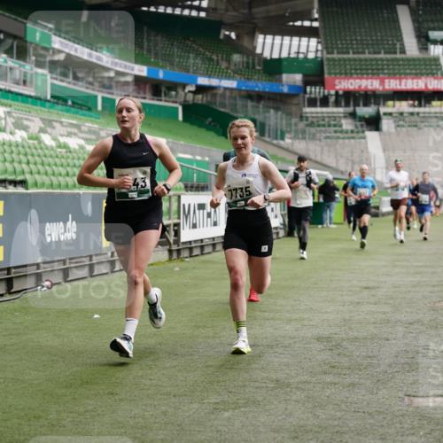 05.10.2025 - 20. swb-Marathon Bremen Michael Burmester http://msf.ph/oto/9325975 05.10.2025 12:47:55 Laufen im Stadion 344, 346, 442, 564, 656, 770, 1205, 1370, 1526, 1607, 1642, 1646, 2241, 2360, 2472, 2482, 2613, 2643, 2656, 2872, 3061, 3768, 4215, 4255, 4291, 4313, 5264, 5656, 5831, 5918, 6804, 7070, 7170, 7176, 7492, 7735, 7831, 7900, 8013, 8729, 223, 265, 391, 502, 505, 545, 862, 1635, 2939, 4966, 4988, 6295 meine-sportfotos.de