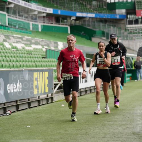 05.10.2025 - 20. swb-Marathon Bremen Michael Burmester http://msf.ph/oto/9325976 05.10.2025 12:46:52 Laufen im Stadion 223, 256, 265, 281, 502, 505, 545, 609, 818, 862, 891, 1246, 1521, 1635, 2163, 2276, 2585, 2939, 3054, 3084, 3381, 4274, 4617, 4758, 4848, 4966, 4988, 6295, 6849, 7583, 7675, 1091, 2228, 2545, 4274, 7526 meine-sportfotos.de